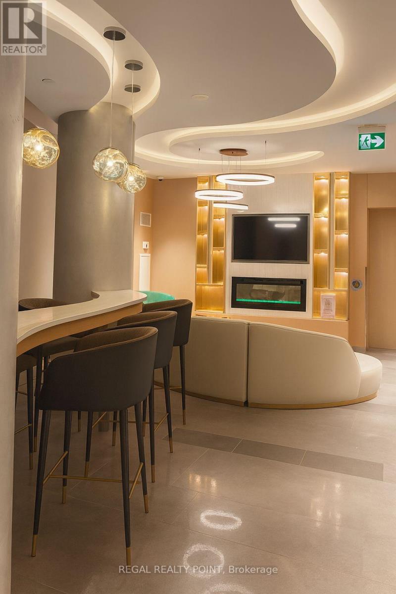 605 - 21 Carlton Street, Toronto, Ontario  M5B 1L3 - Photo 10 - C12665976