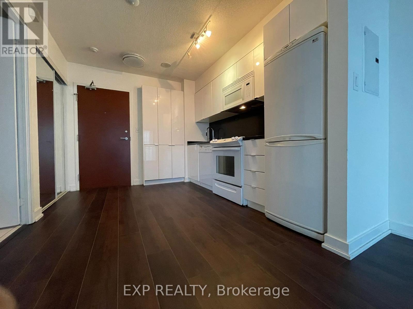 2610 - 15 Iceboat Terrace, Toronto, Ontario  M5V 4A5 - Photo 2 - C12666032