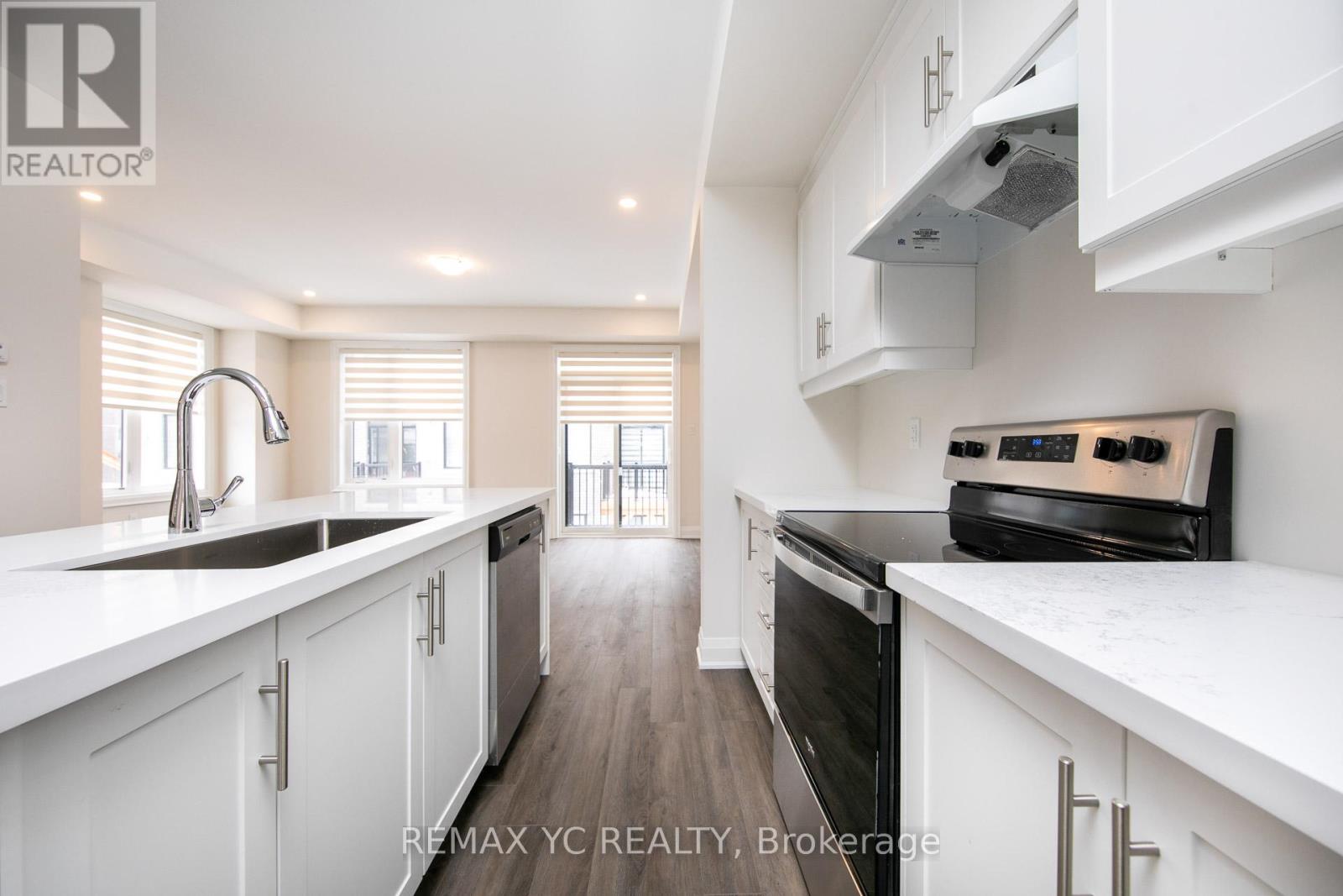 140 Rattenbury Road, Vaughan, Ontario  L6A 4C2 - Photo 3 - N12665890