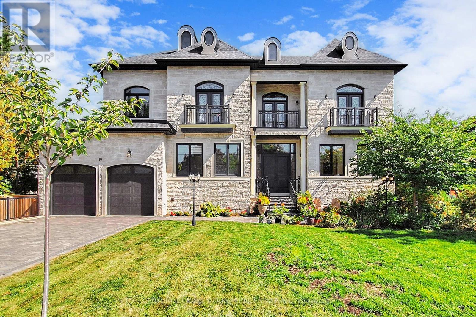 19 Blyth Street, Richmond Hill, Ontario  L4E 2Y2 - Photo 1 - N12665954