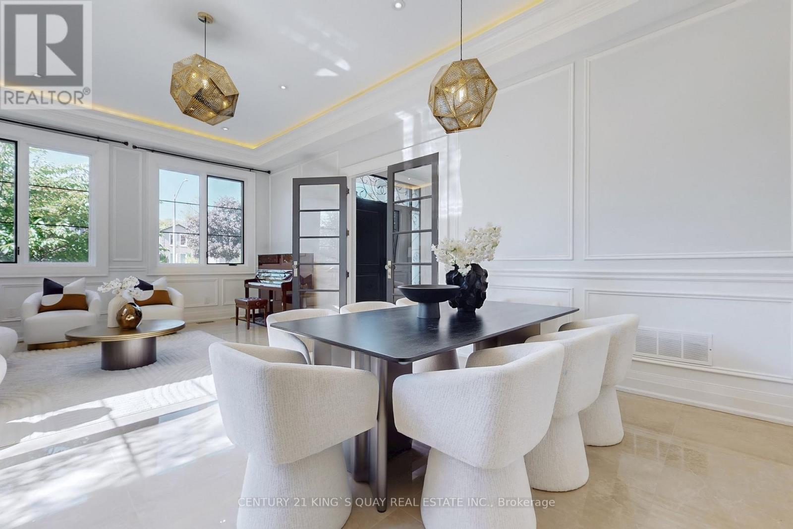 19 Blyth Street, Richmond Hill, Ontario  L4E 2Y2 - Photo 4 - N12665954