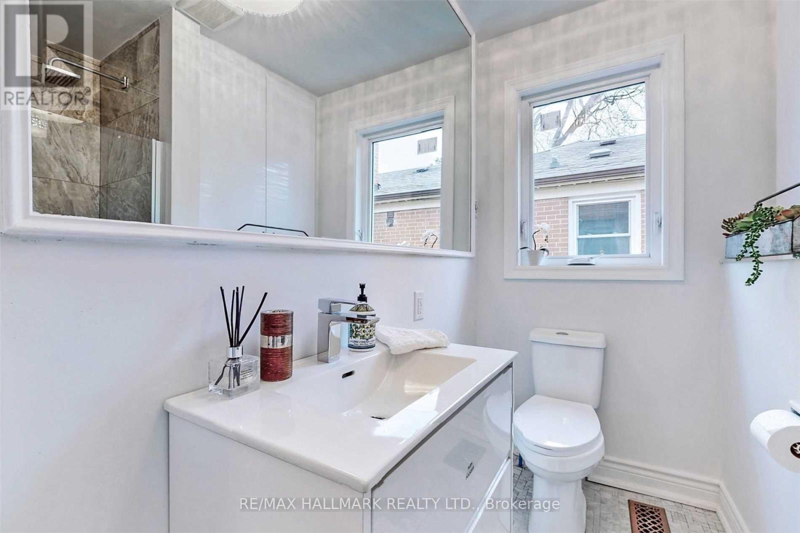 214 Altamira Road, Richmond Hill, Ontario  L4C 4E1 - Photo 17 - N12665972