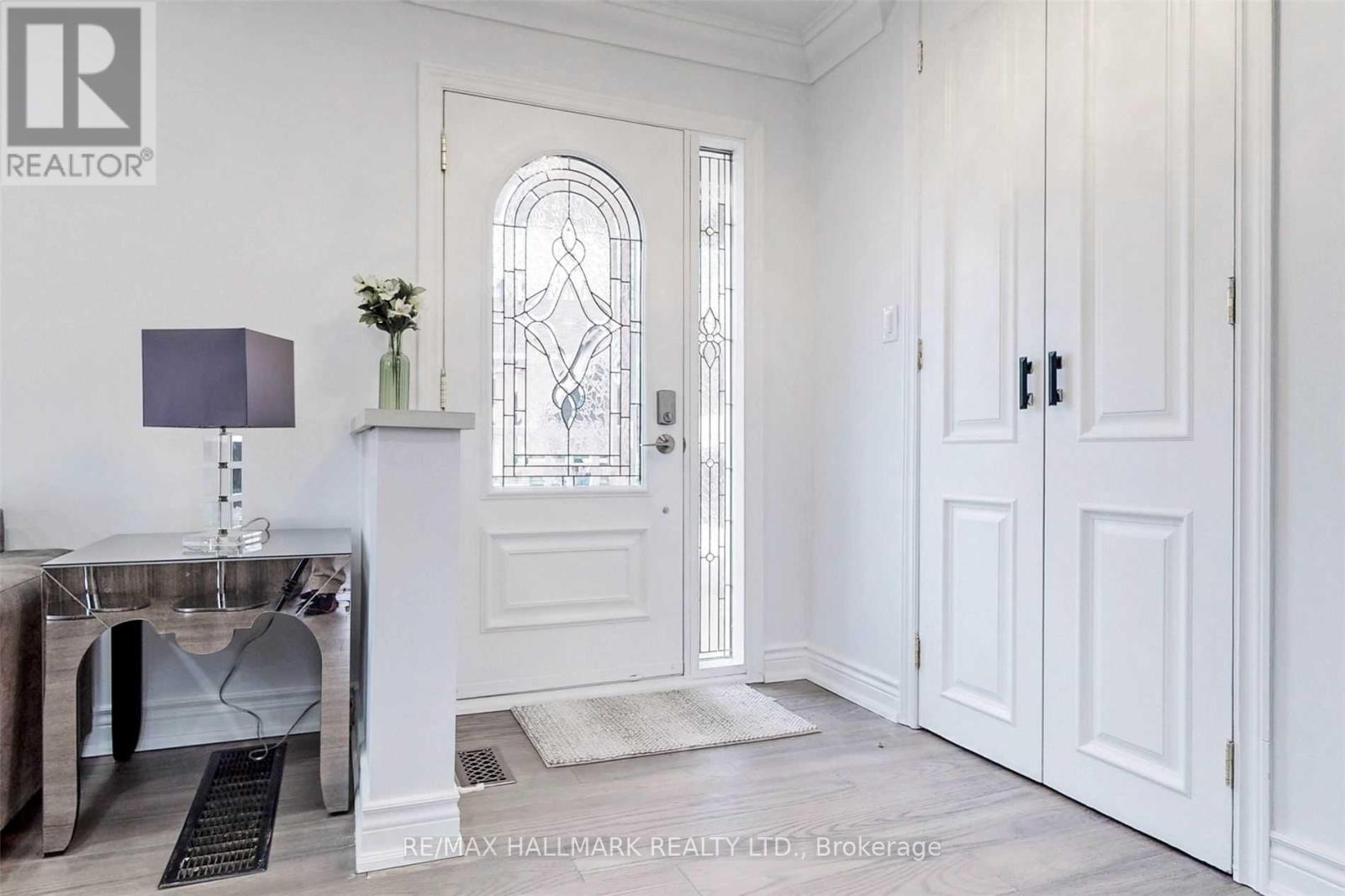 214 Altamira Road, Richmond Hill, Ontario  L4C 4E1 - Photo 3 - N12665972