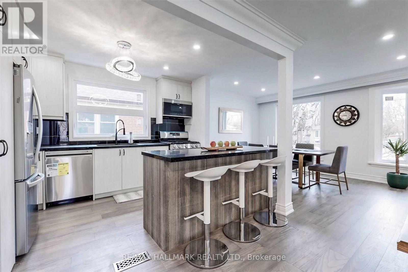 214 Altamira Road, Richmond Hill, Ontario  L4C 4E1 - Photo 5 - N12665972