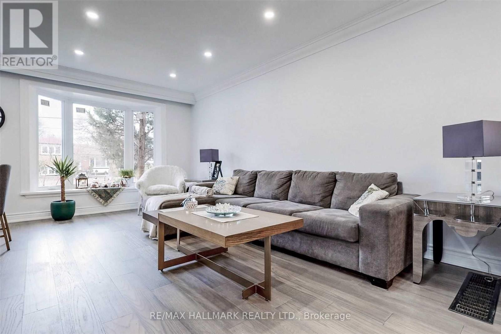 214 Altamira Road, Richmond Hill, Ontario  L4C 4E1 - Photo 6 - N12665972