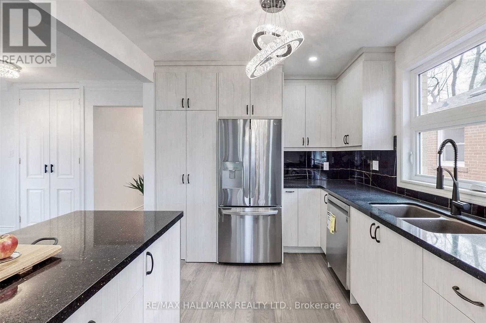 214 Altamira Road, Richmond Hill, Ontario  L4C 4E1 - Photo 9 - N12665972