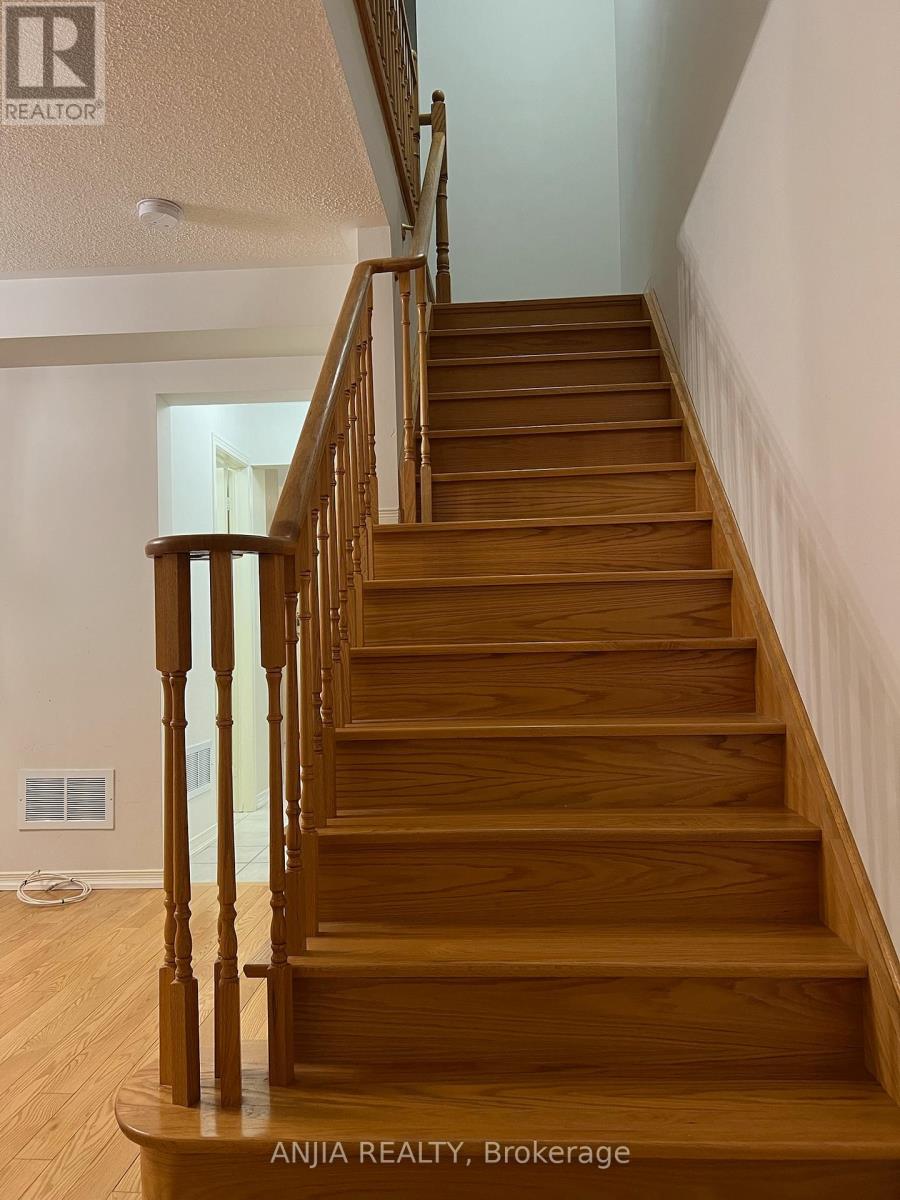 78 Thoroughbred Way, Markham, Ontario  L6C 0B6 - Photo 2 - N12665978