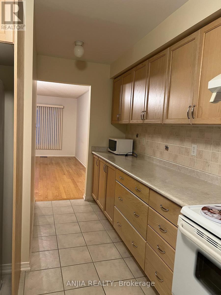 78 Thoroughbred Way, Markham, Ontario  L6C 0B6 - Photo 4 - N12665978