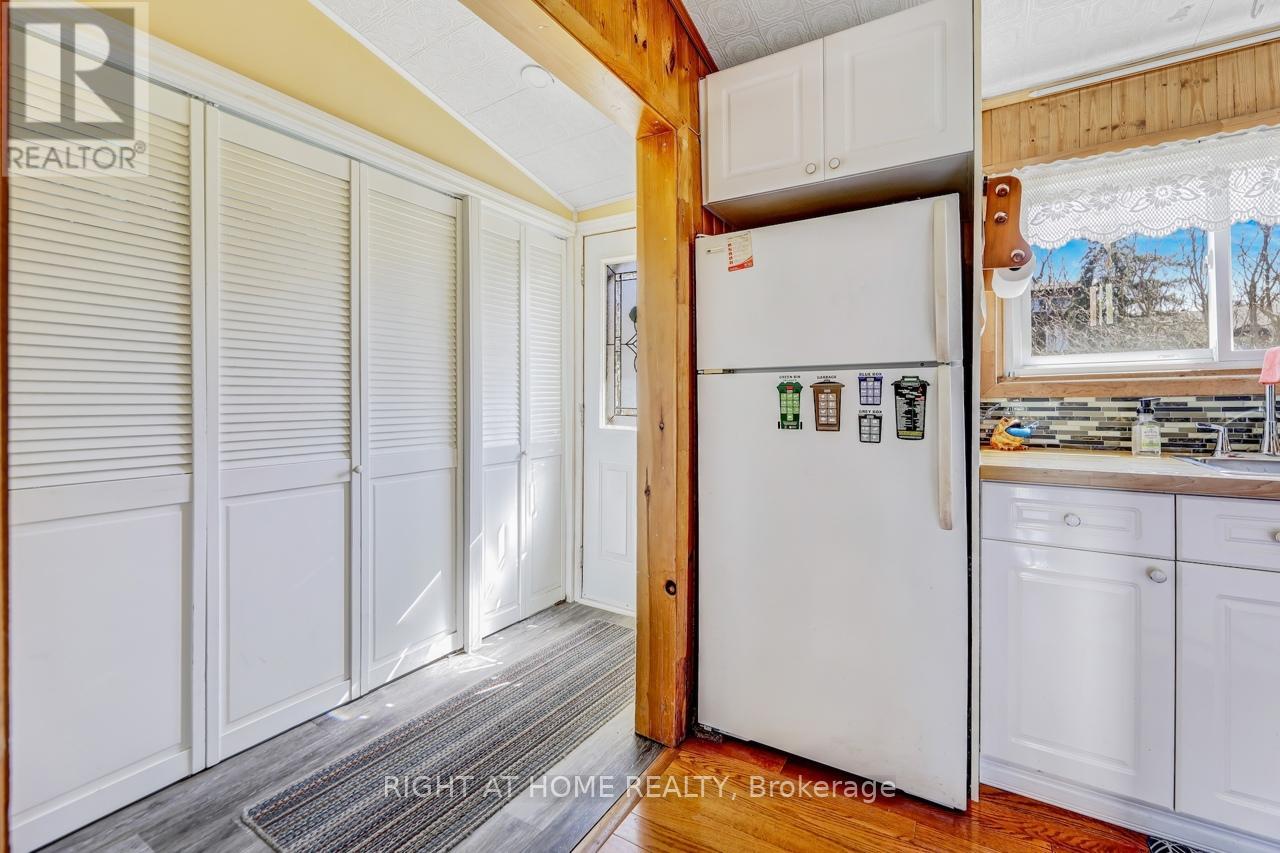 24 Brennan Avenue, Barrie, Ontario  L4N 3X3 - Photo 4 - S12665924