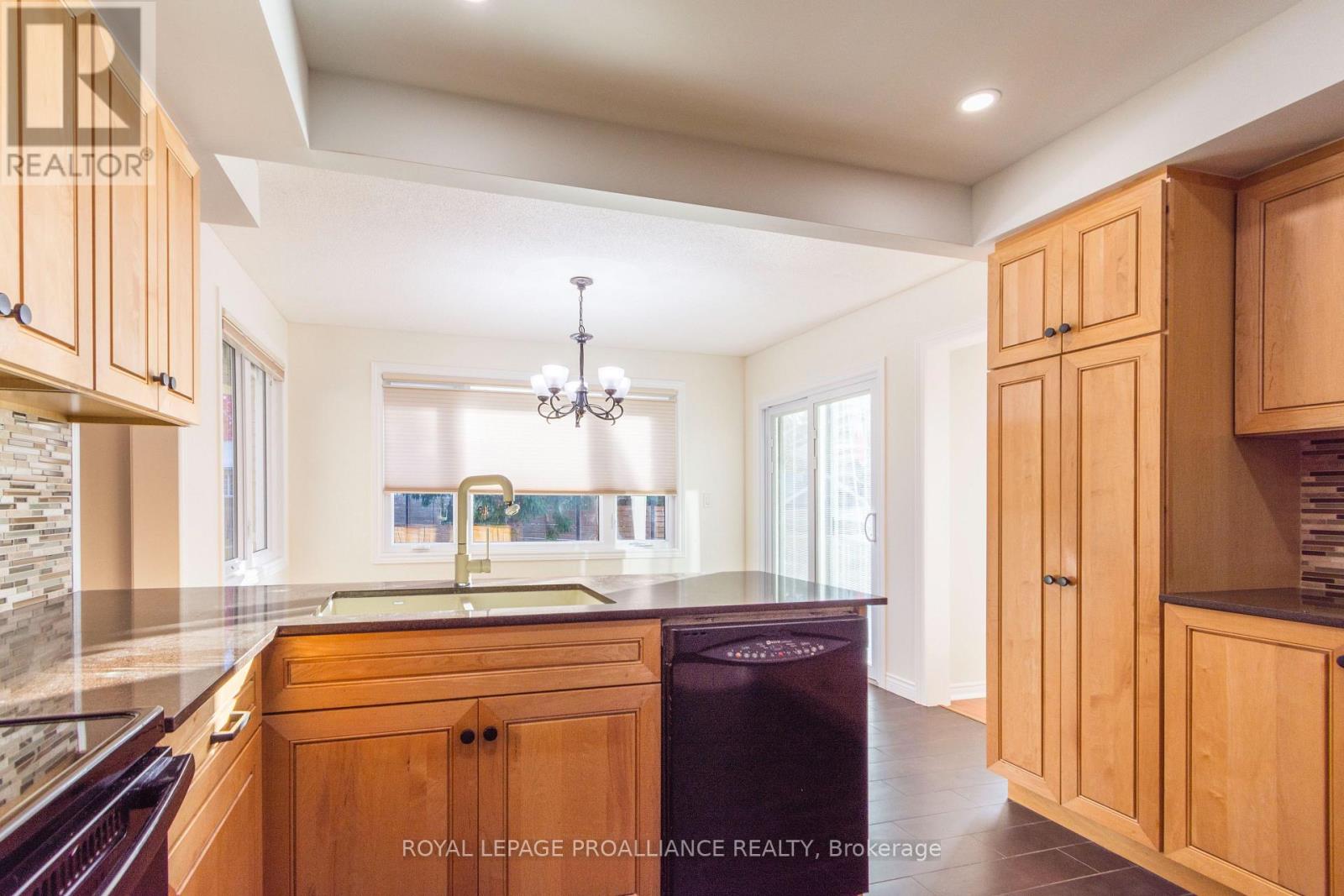 37 Dungannon Drive, Belleville, Ontario  K8P 5E7 - Photo 15 - X12491006