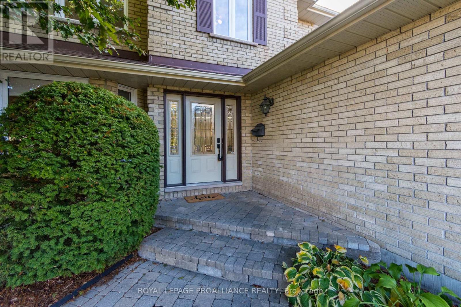 37 Dungannon Drive, Belleville, Ontario  K8P 5E7 - Photo 3 - X12491006