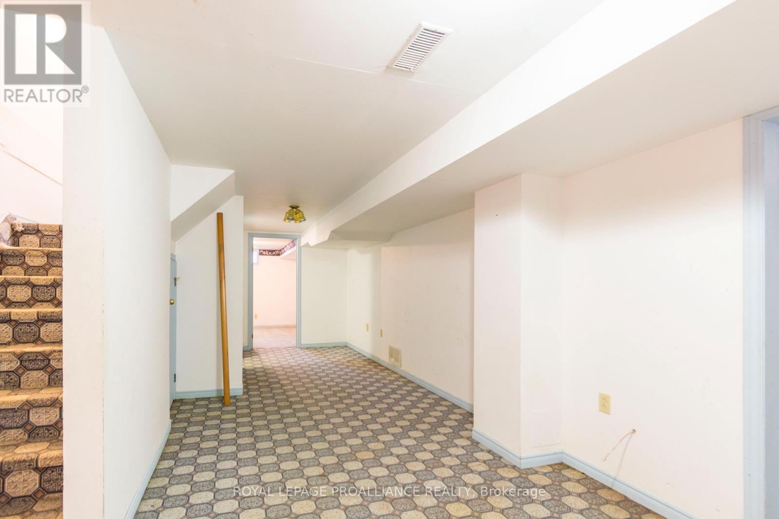 37 Dungannon Drive, Belleville, Ontario  K8P 5E7 - Photo 34 - X12491006