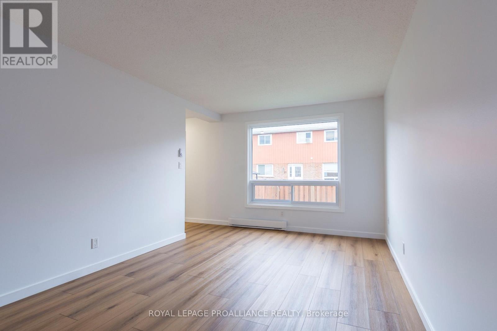 19 - 15 Tracey Park Drive, Belleville, Ontario  K8P 4R4 - Photo 11 - X12509280