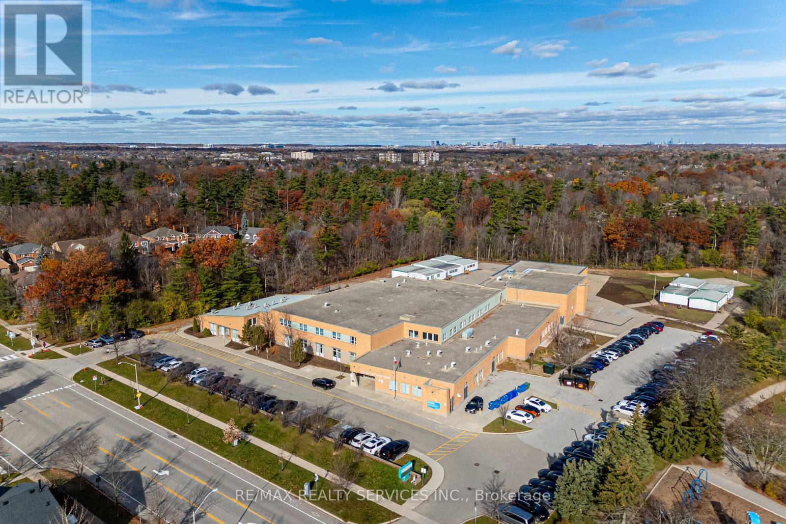 1713 - 1478 Pilgrims Way, Oakville, Ontario  L6M 3G7 - Photo 3 - W12665882