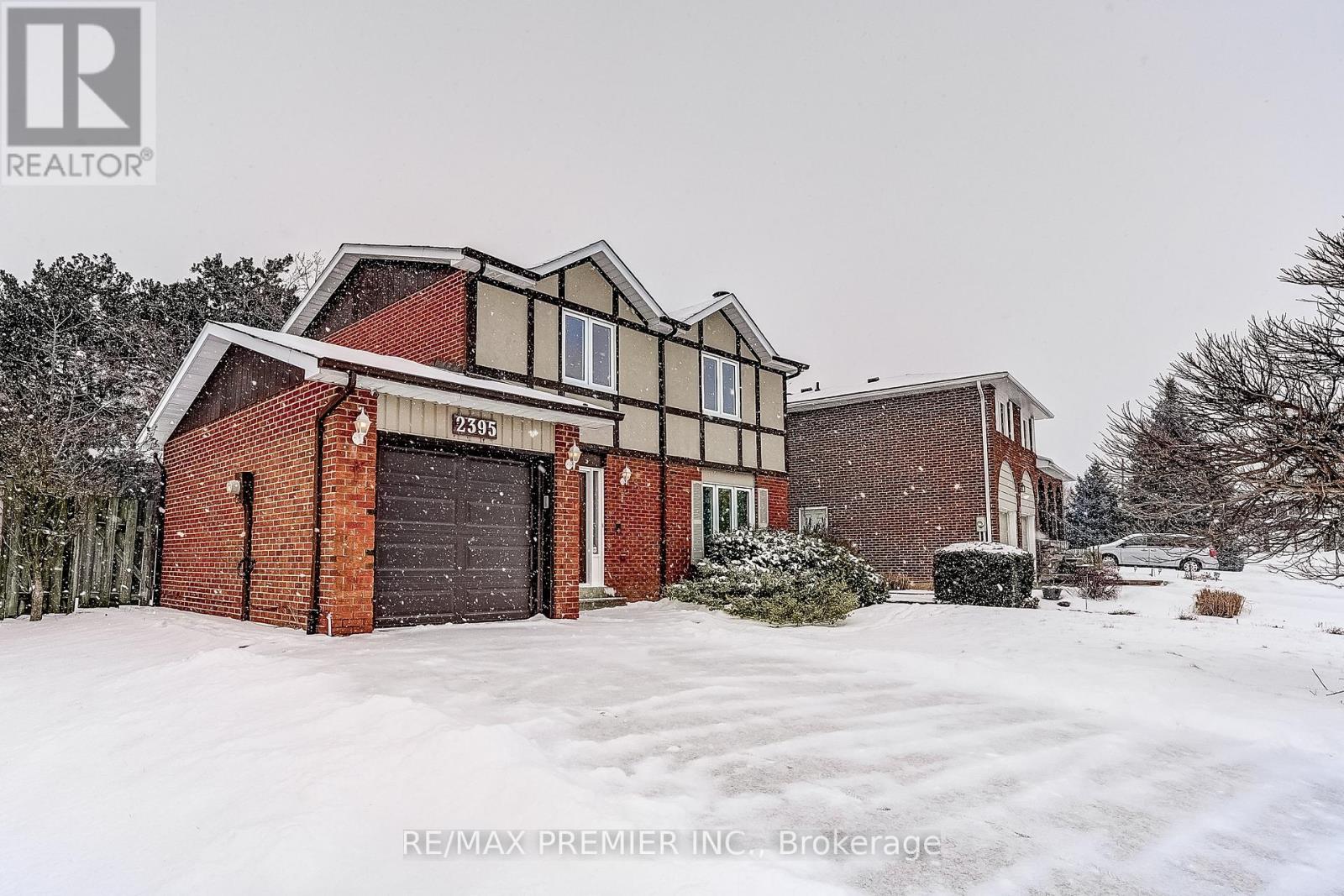 2395 Benedet Drive, Mississauga, Ontario  L5J 4H5 - Photo 3 - W12666000