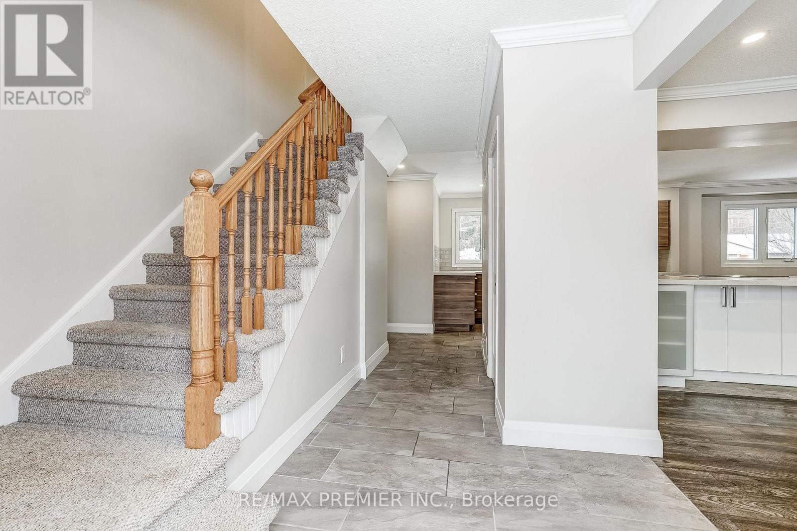 2395 Benedet Drive, Mississauga, Ontario  L5J 4H5 - Photo 5 - W12666000