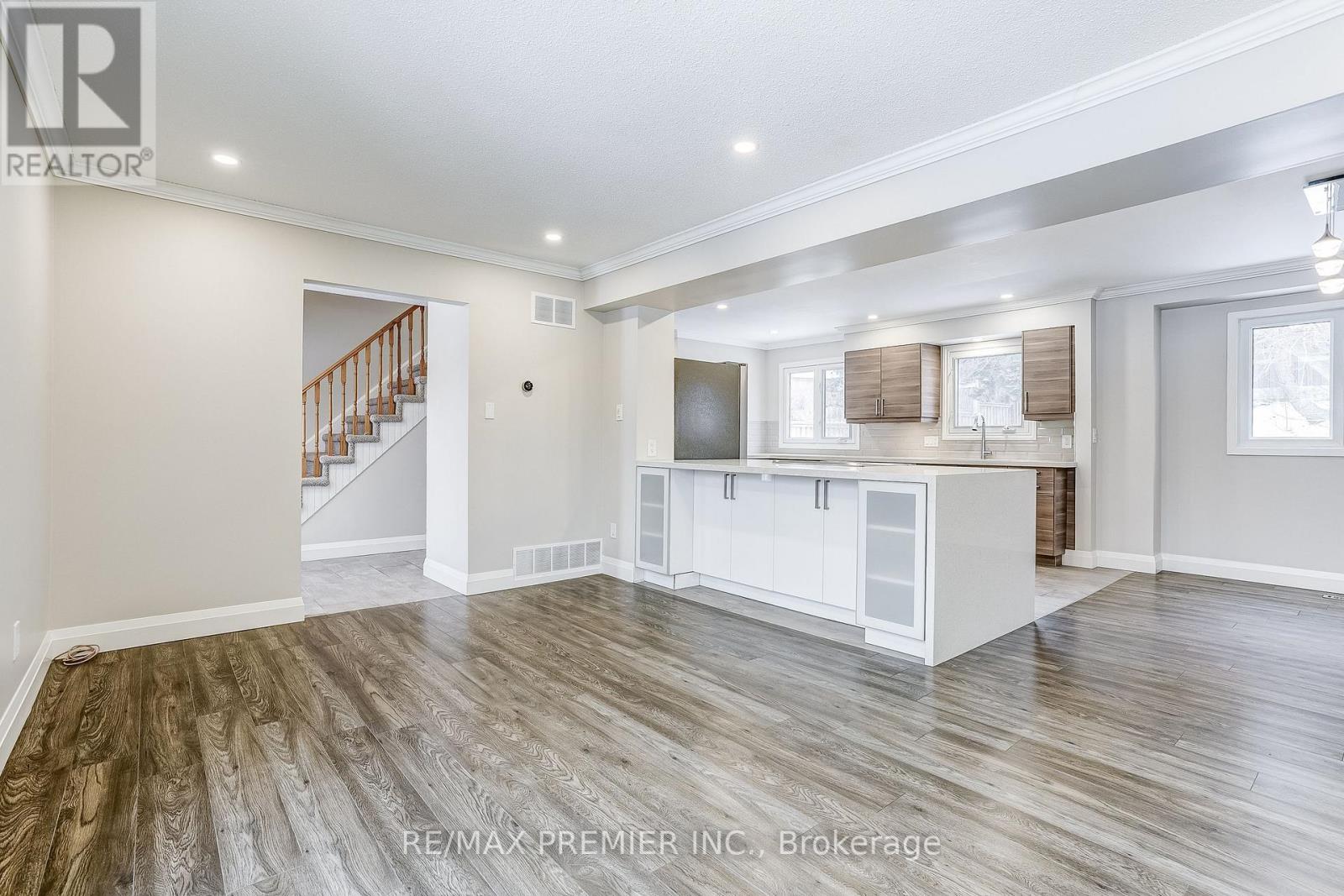 2395 Benedet Drive, Mississauga, Ontario  L5J 4H5 - Photo 9 - W12666000