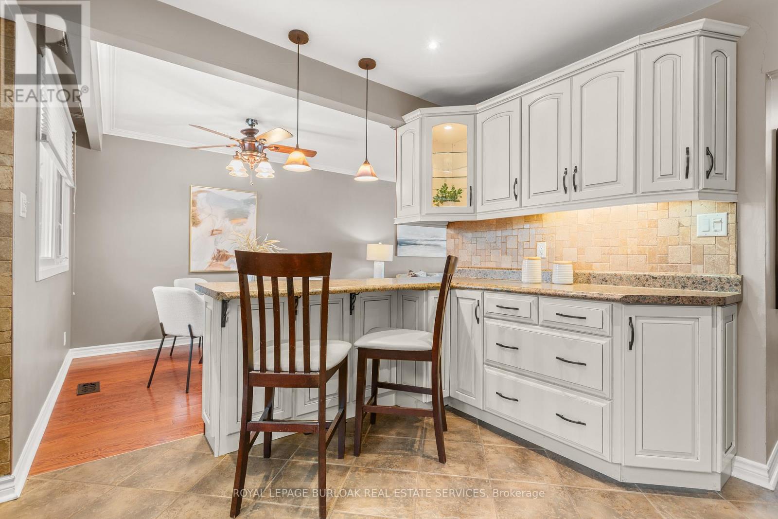 581 Braemore Road, Burlington, Ontario  L7N 3E4 - Photo 16 - W12666012