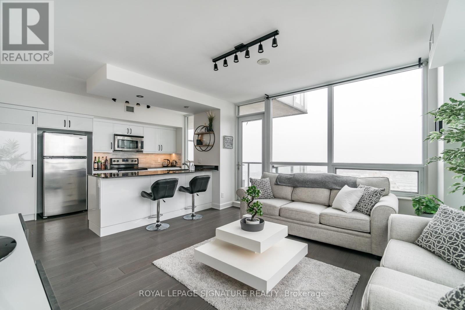 1802 - 2230 Lakeshore Boulevard W, Toronto, Ontario  M8V 0B2 - Photo 3 - W12666064