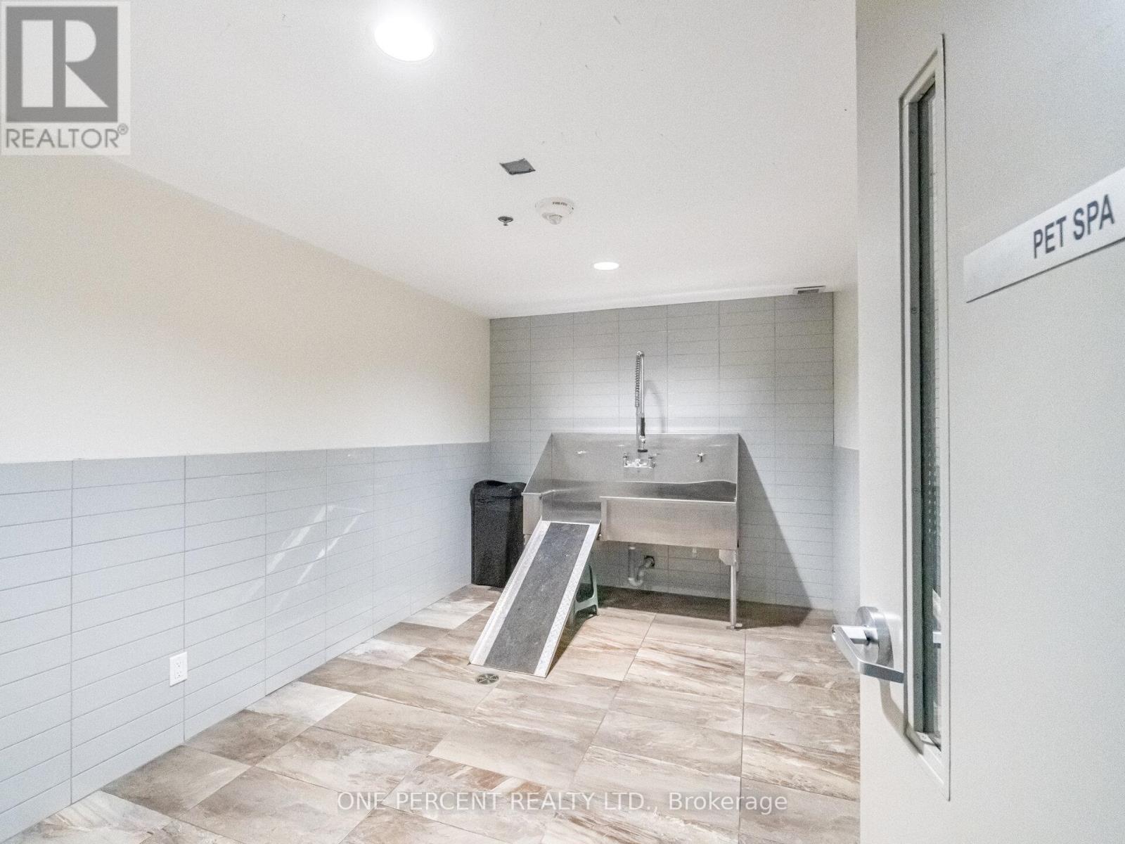 811 - 65 Yorkland Boulevard, Brampton (Goreway Drive Corridor), Ontario  L6P 4M5 - Photo 37 - W12666098