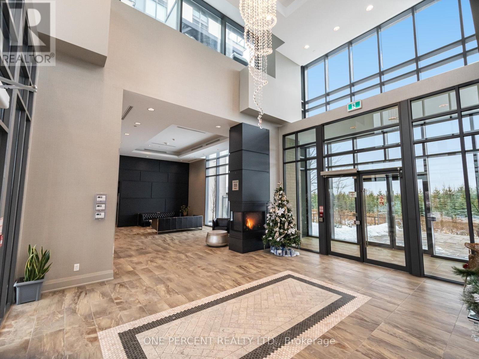 811 - 65 Yorkland Boulevard, Brampton (Goreway Drive Corridor), Ontario  L6P 4M5 - Photo 4 - W12666098