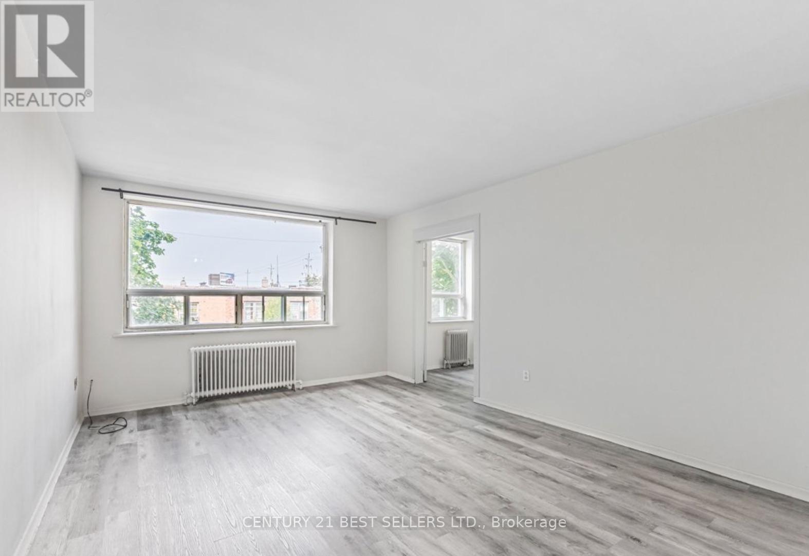 20 - 105 Twenty Fifth Street, Toronto, Ontario  M8V 3P9 - Photo 5 - W12666128