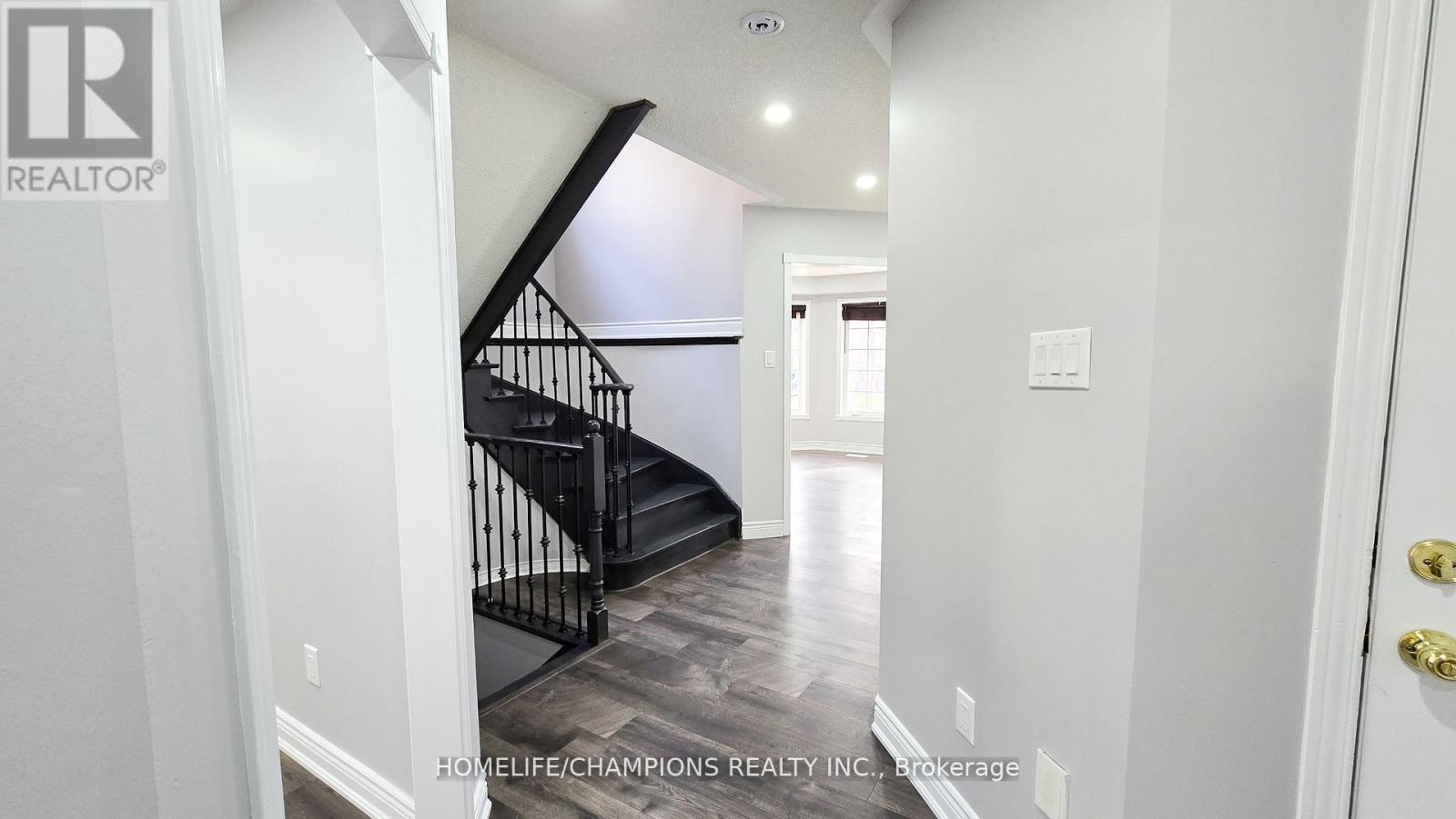 15 Redfinch Way N, Brampton, Ontario  L7A 2B2 - Photo 12 - W12666130