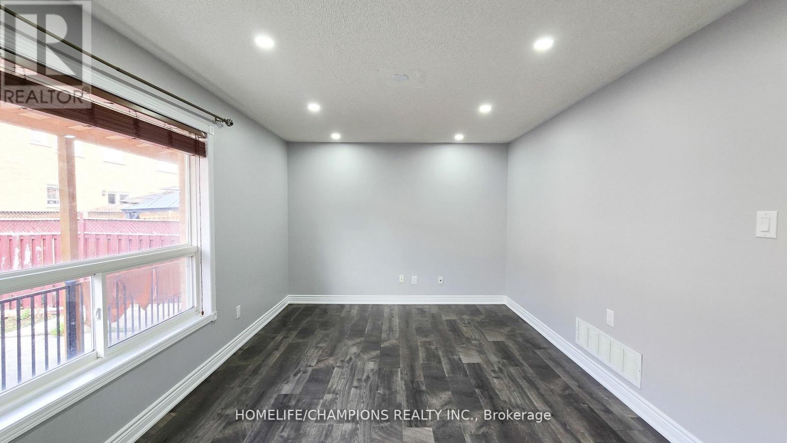 15 Redfinch Way N, Brampton, Ontario  L7A 2B2 - Photo 14 - W12666130