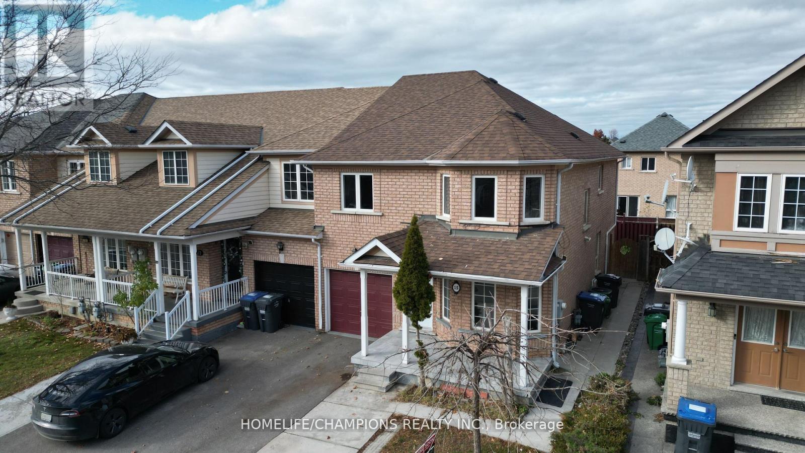 15 Redfinch Way N, Brampton, Ontario  L7A 2B2 - Photo 2 - W12666130