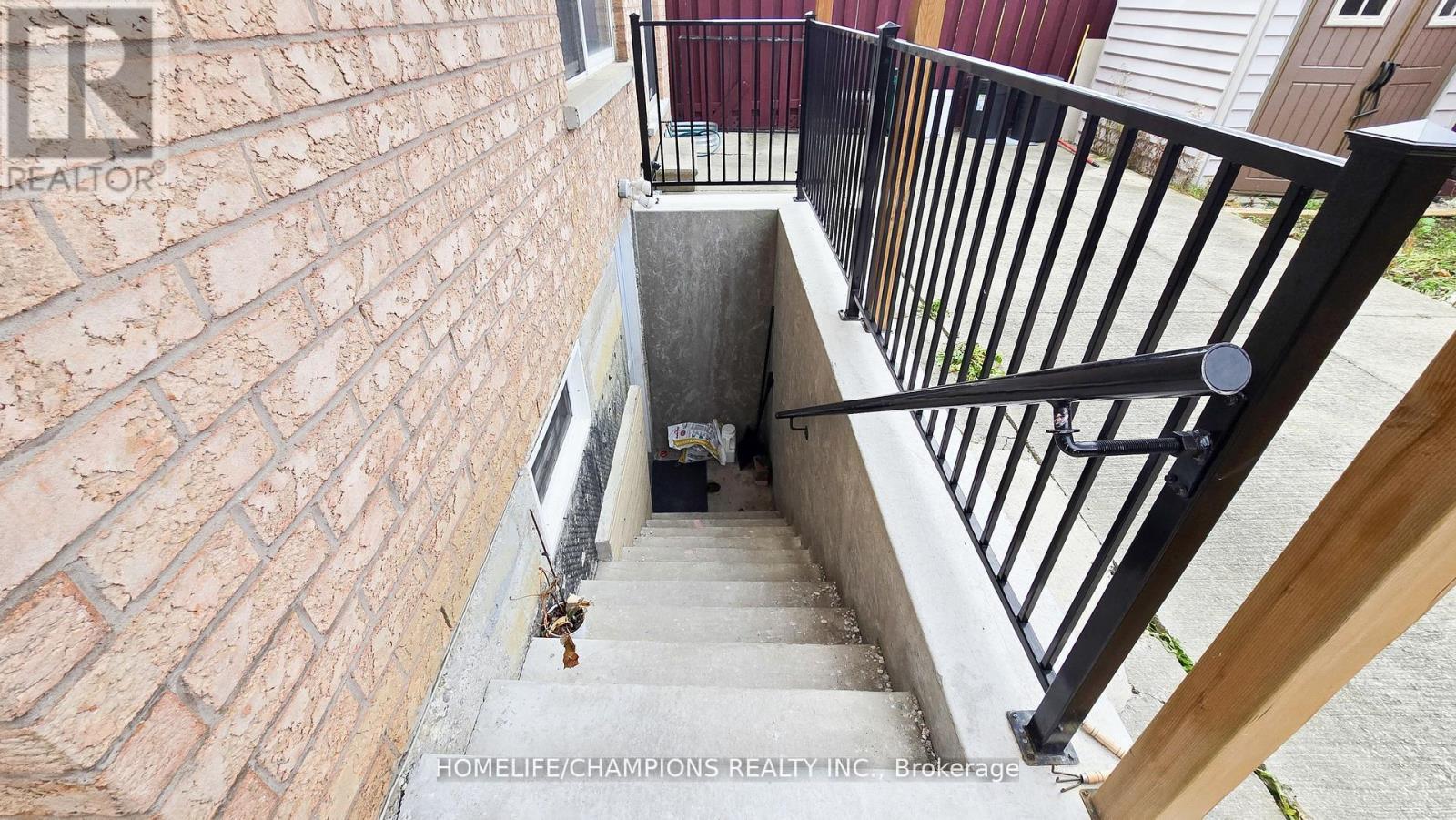 15 Redfinch Way N, Brampton, Ontario  L7A 2B2 - Photo 29 - W12666130