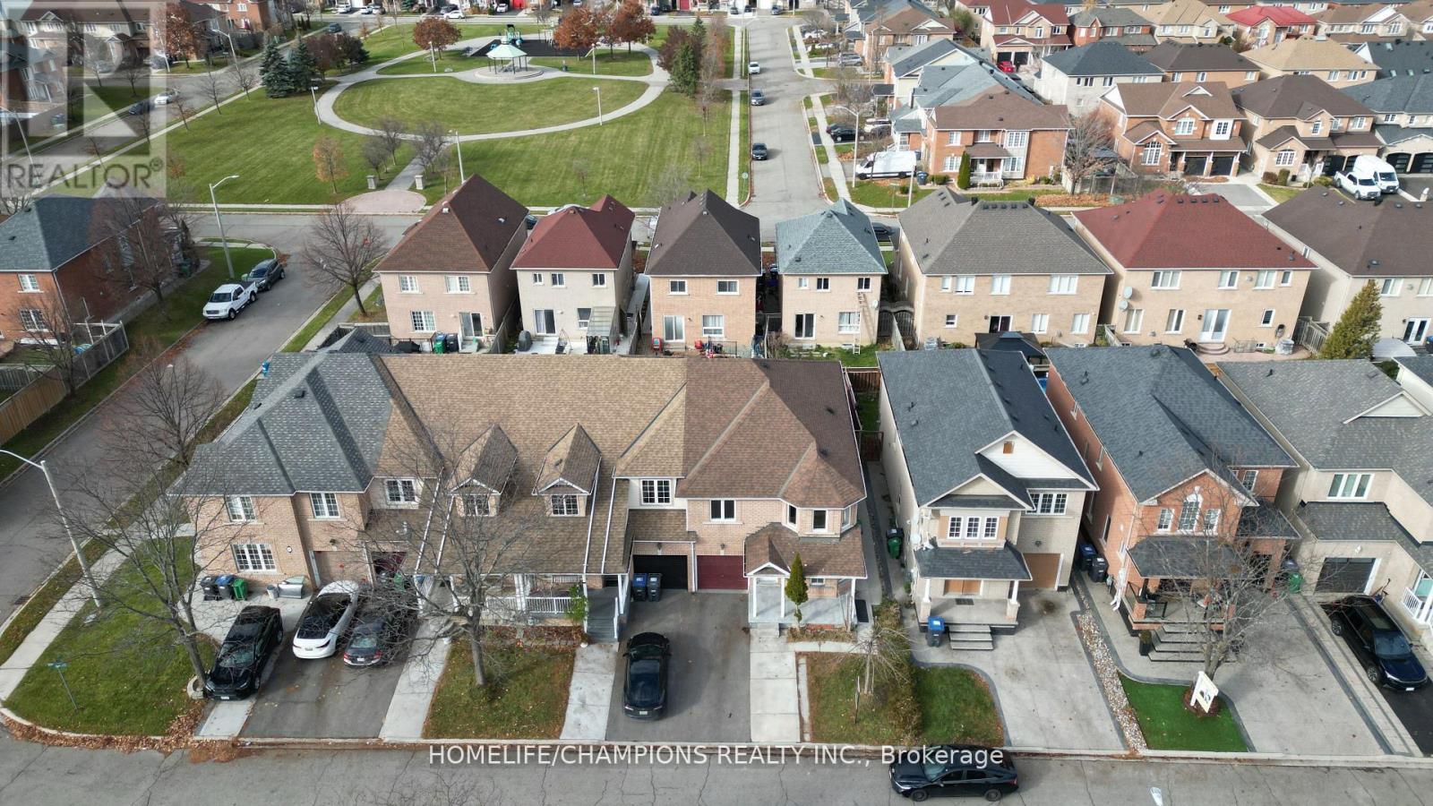 15 Redfinch Way N, Brampton, Ontario  L7A 2B2 - Photo 3 - W12666130