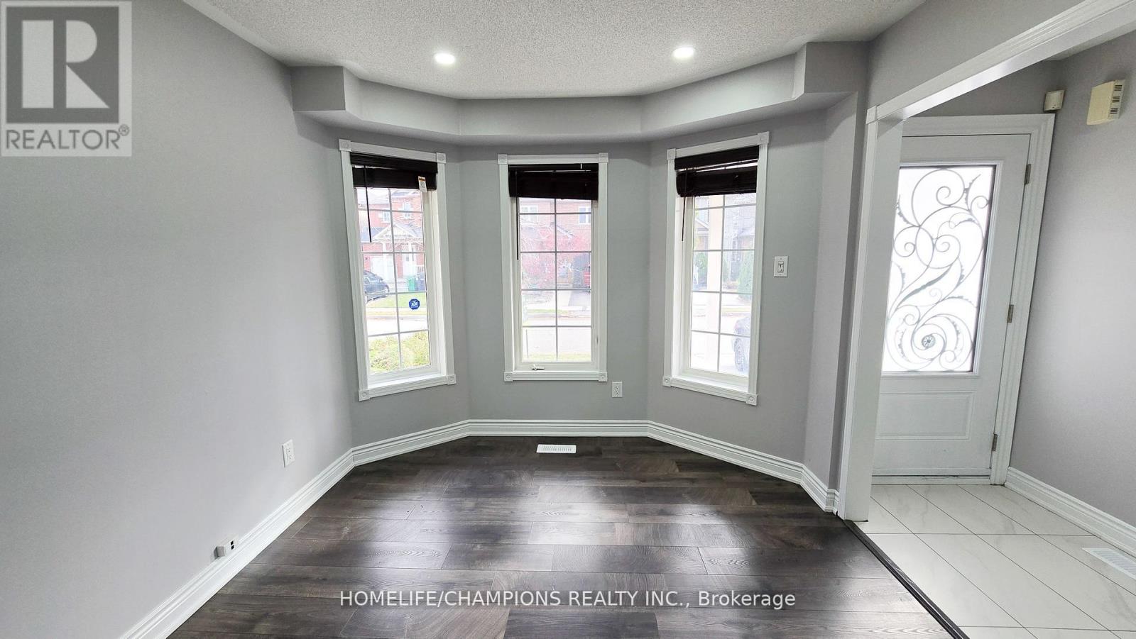 15 Redfinch Way N, Brampton, Ontario  L7A 2B2 - Photo 6 - W12666130