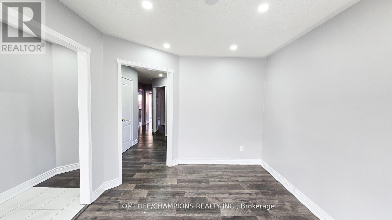 15 Redfinch Way N, Brampton, Ontario  L7A 2B2 - Photo 7 - W12666130