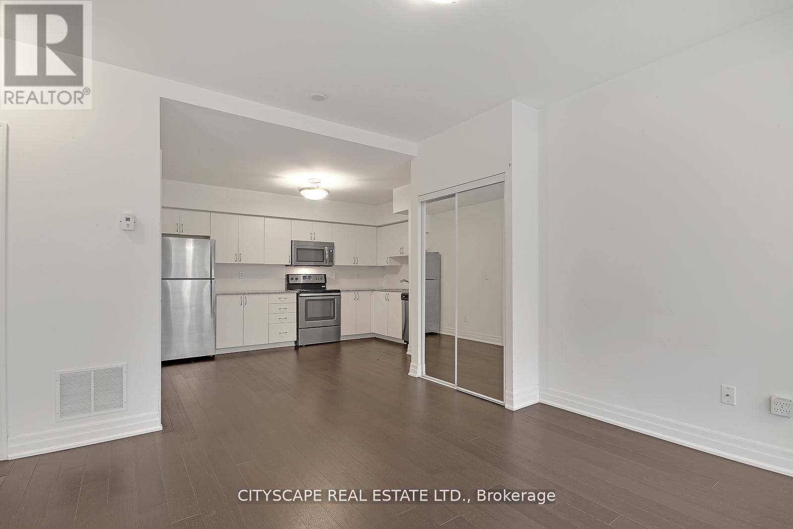 402 - 380 Wallace Avenue, Toronto, Ontario  M6P 3P2 - Photo 4 - W12666144