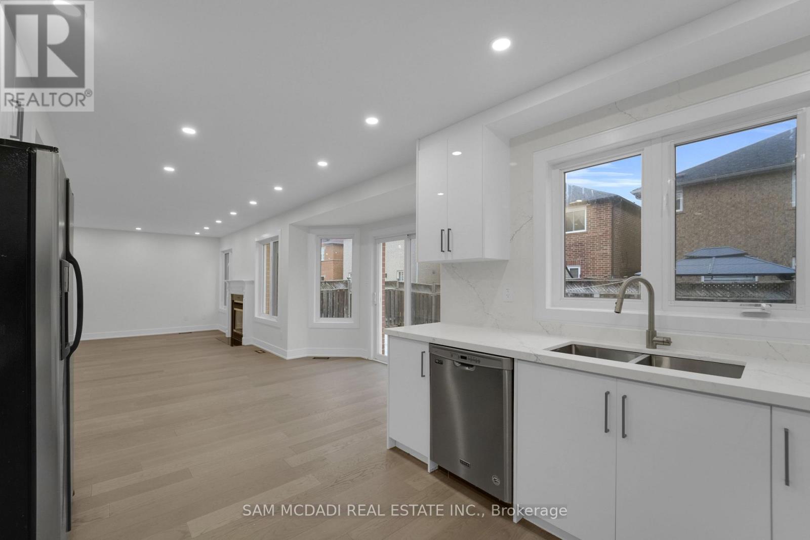 17 Ferncastle Crescent, Brampton (Fletcher's Meadow), Ontario  L7A 3P2 - Photo 13 - W12666148