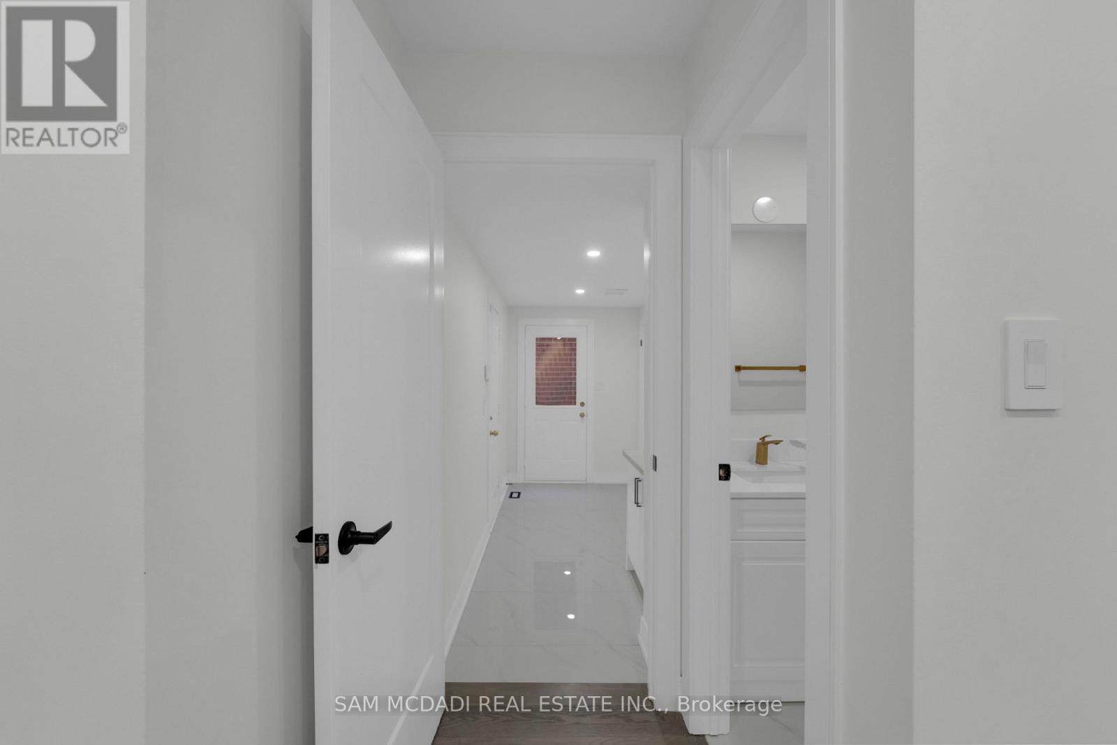 17 Ferncastle Crescent, Brampton (Fletcher's Meadow), Ontario  L7A 3P2 - Photo 15 - W12666148