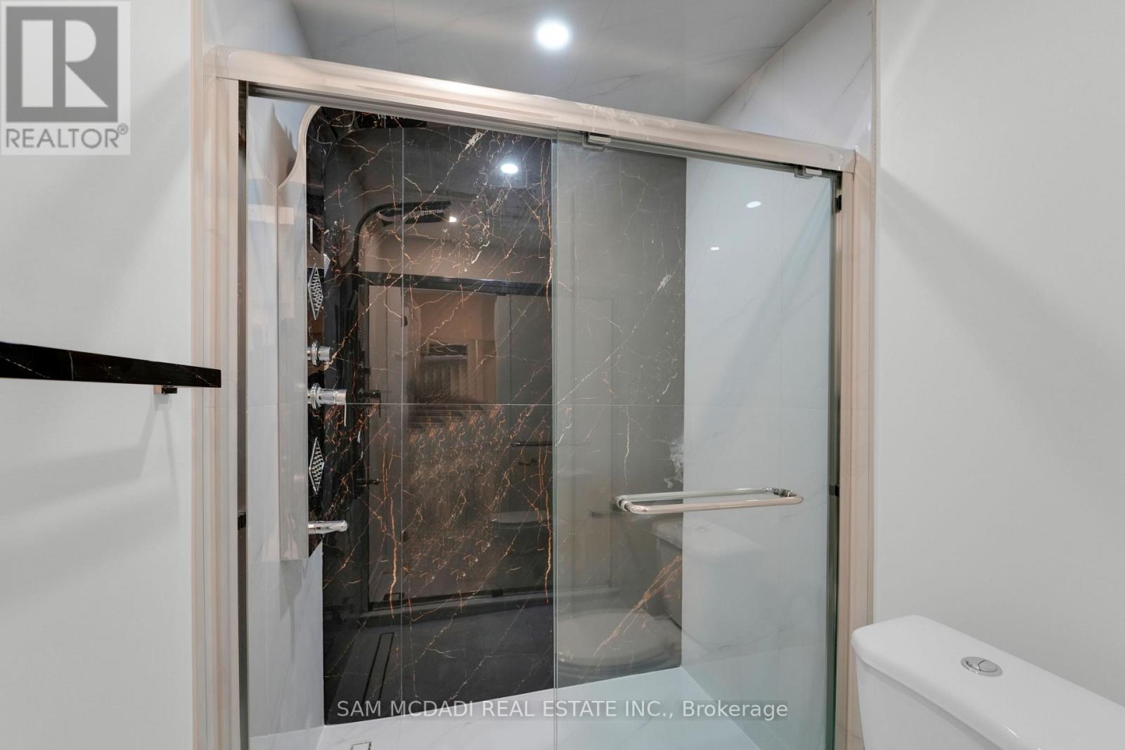 17 Ferncastle Crescent, Brampton (Fletcher's Meadow), Ontario  L7A 3P2 - Photo 27 - W12666148