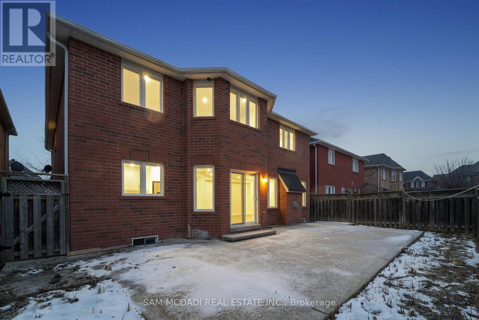17 Ferncastle Crescent, Brampton (Fletcher's Meadow), Ontario  L7A 3P2 - Photo 36 - W12666148