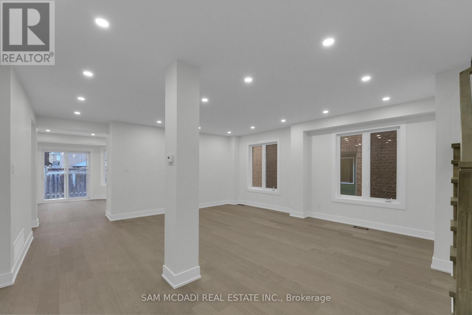 17 Ferncastle Crescent, Brampton (Fletcher's Meadow), Ontario  L7A 3P2 - Photo 7 - W12666148