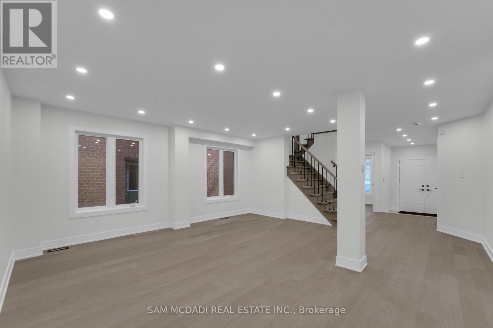 17 Ferncastle Crescent, Brampton (Fletcher's Meadow), Ontario  L7A 3P2 - Photo 8 - W12666148