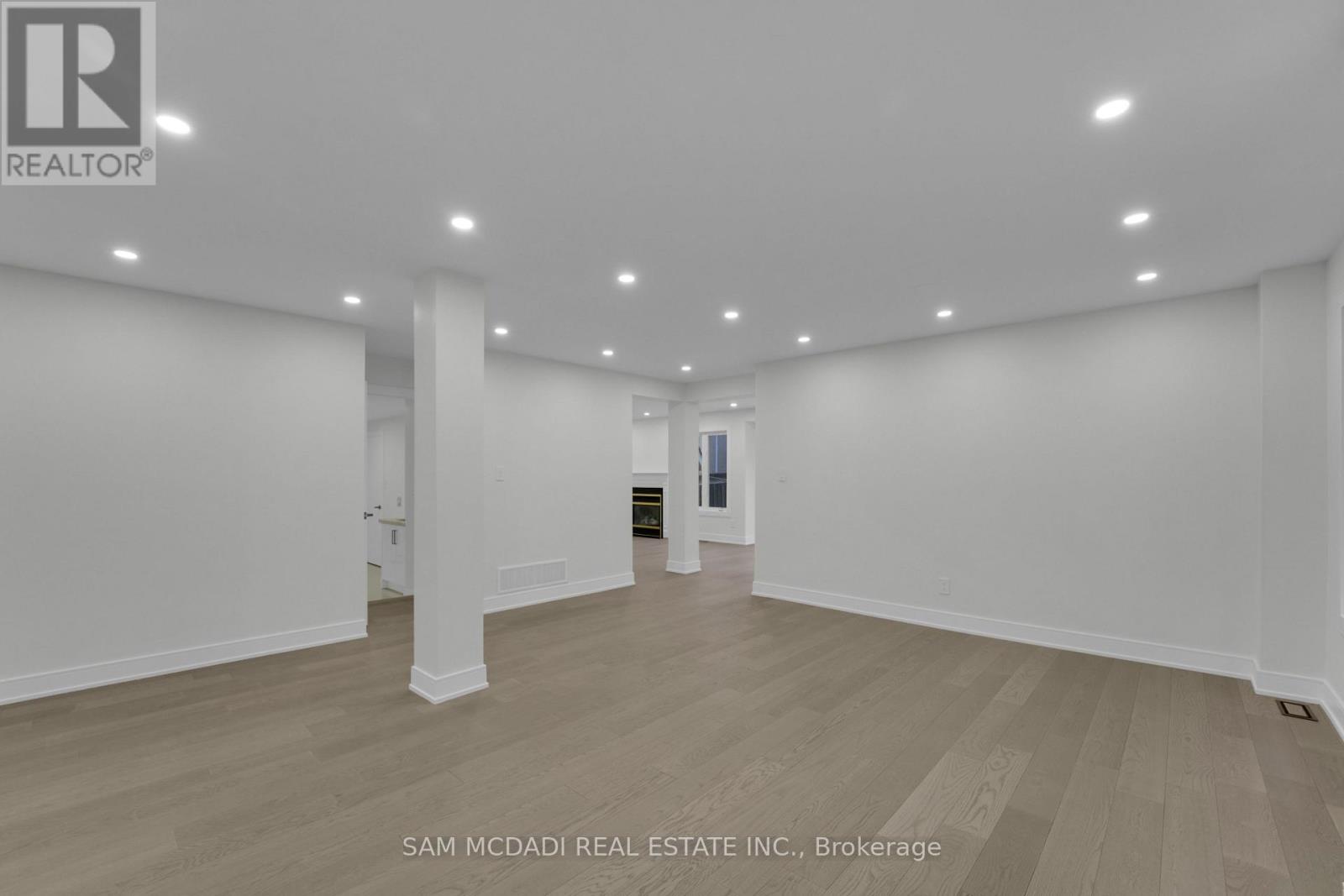 17 Ferncastle Crescent, Brampton (Fletcher's Meadow), Ontario  L7A 3P2 - Photo 9 - W12666148