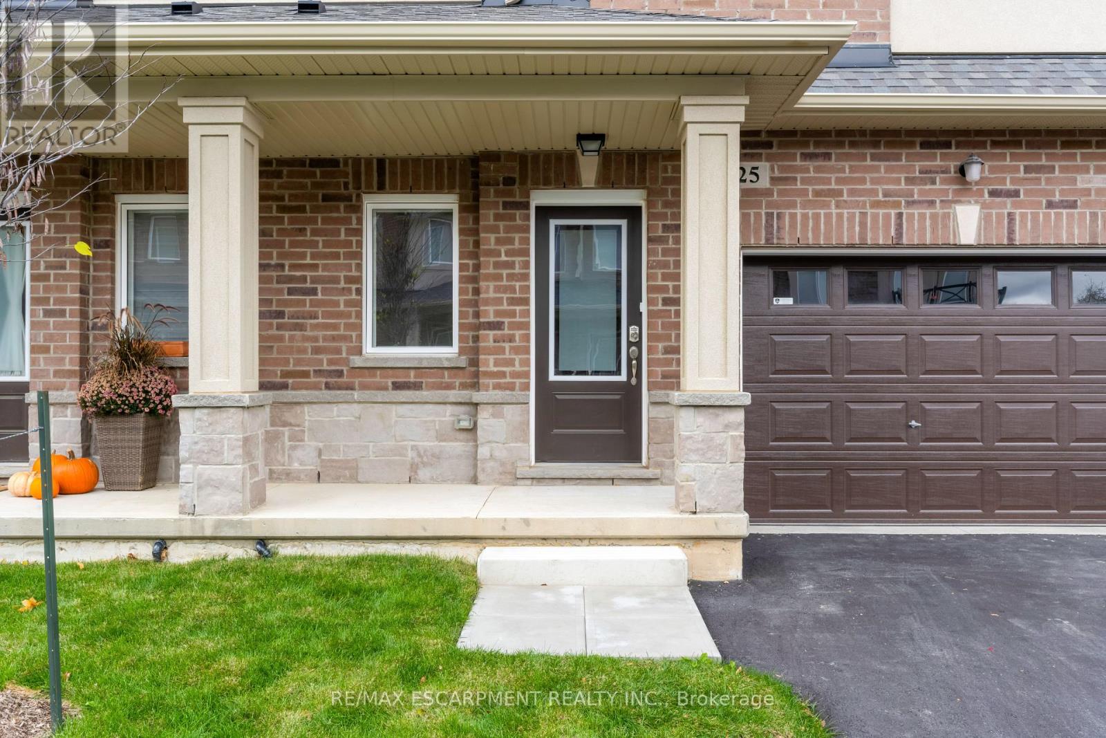 25 - 205 Thames Way, Hamilton, Ontario  L0R 1W0 - Photo 5 - X12665902