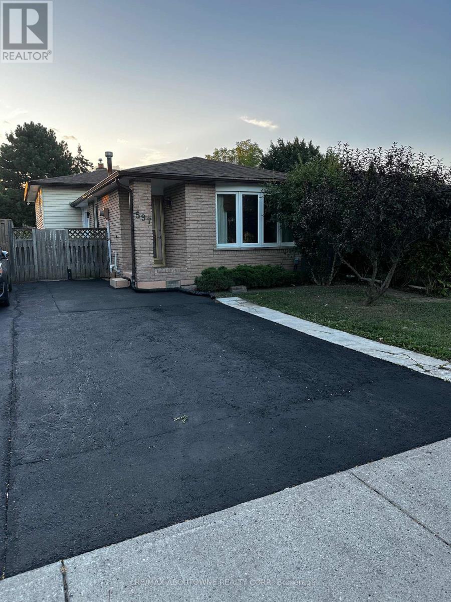 597 Upper Paradise Road, Hamilton, Ontario  L9C 5P5 - Photo 4 - X12665934