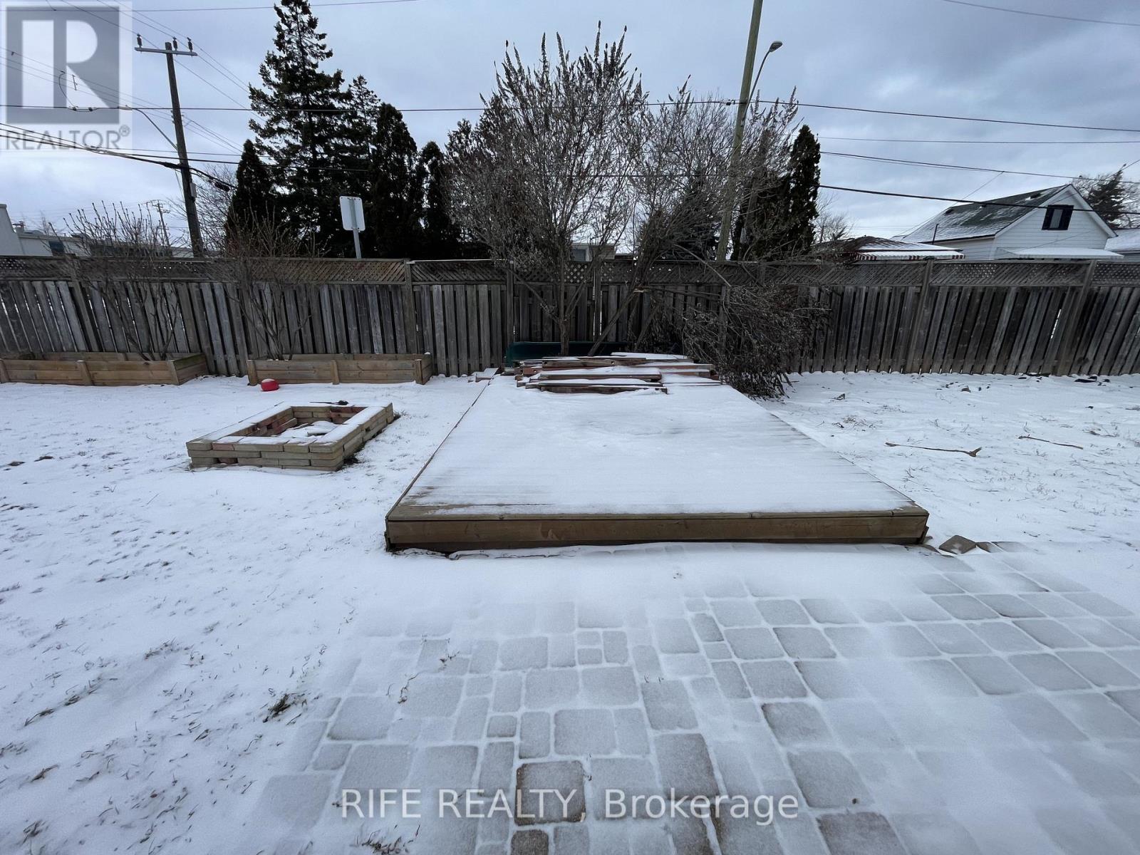 691 Rennie Street, Hamilton, Ontario  L8H 3R1 - Photo 22 - X12666126