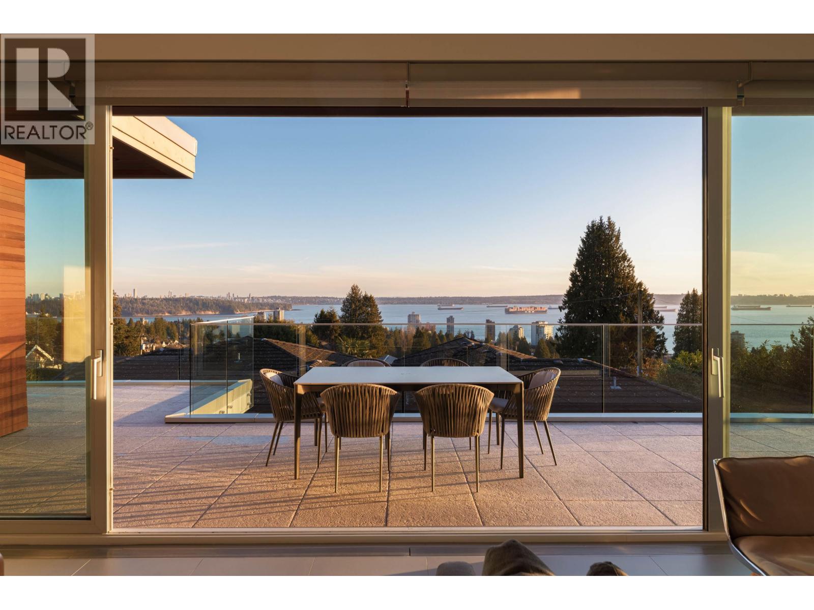 1715 22nd Street, West Vancouver, British Columbia  V7V 4E4 - Photo 1 - R3056312