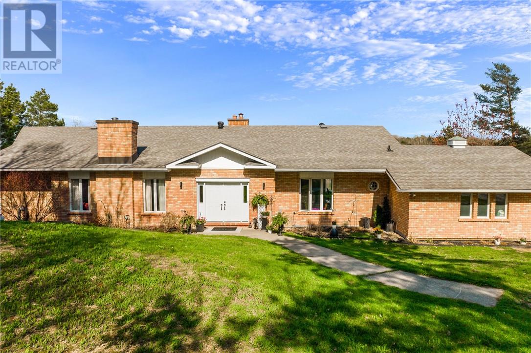 2100 South Bay Road, Sudbury, Ontario  P3E 6H7 - Photo 12 - 2125962