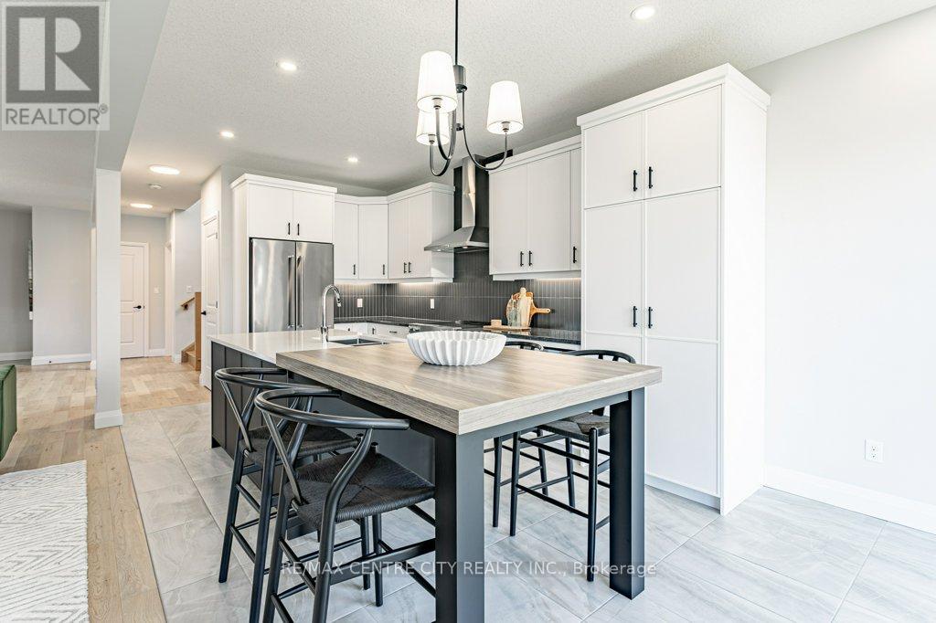 1200 Emma Chase Drive, London North (North I), Ontario  N6G 5S1 - Photo 15 - X12666262