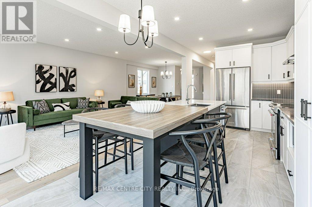 1200 Emma Chase Drive, London North (North I), Ontario  N6G 5S1 - Photo 19 - X12666262