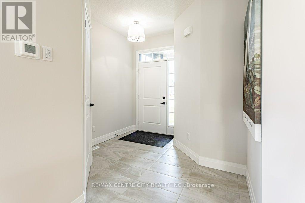 1200 Emma Chase Drive, London North (North I), Ontario  N6G 5S1 - Photo 6 - X12666262