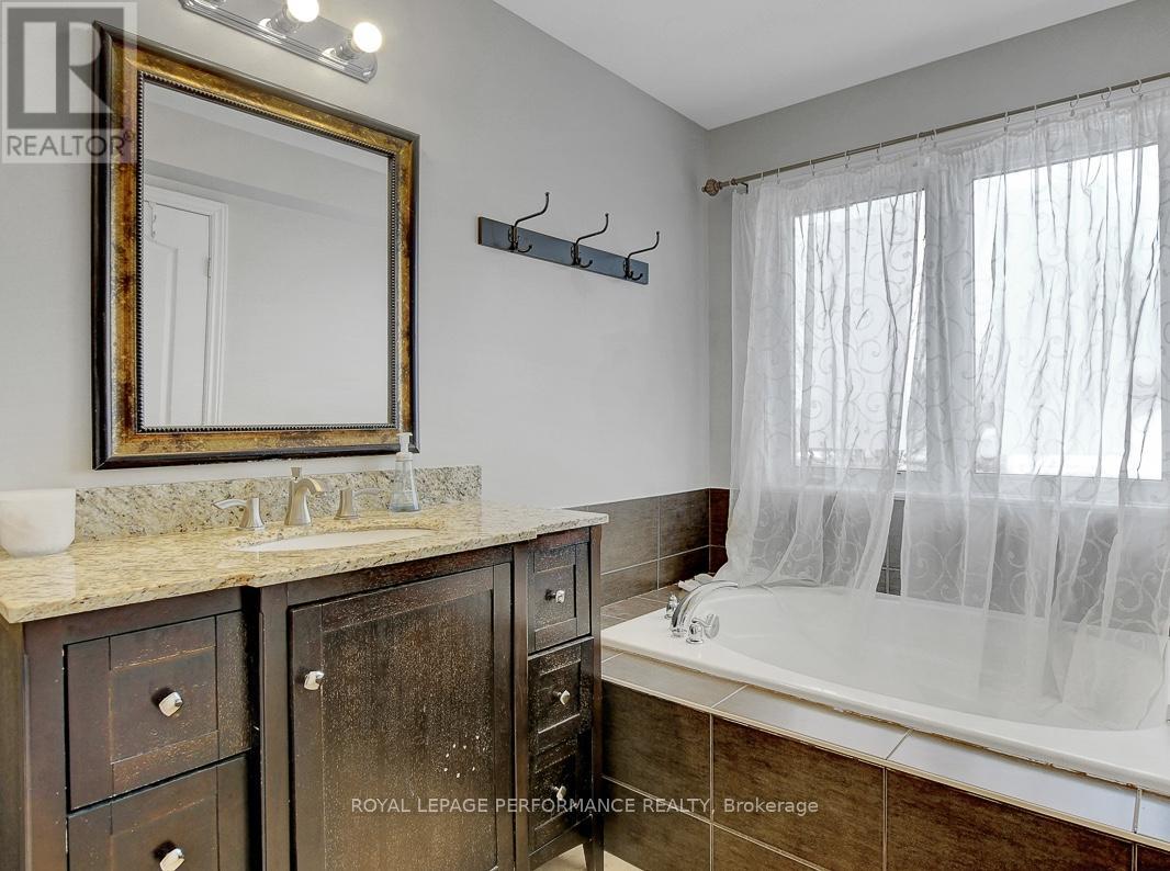 156 Talltree Crescent, Ottawa, Ontario  K2S 0B1 - Photo 12 - X12666234